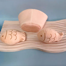 Load image into Gallery viewer, Taiyaki Squeaky Catnip Toys | Cute Kittens & Cat Toys | MissyMoMo