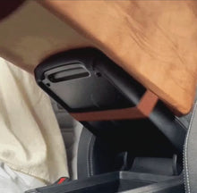Load and play video in Gallery viewer, MoMo Leather Cat Car Seat Carrier for Travel | MissyMoMo
